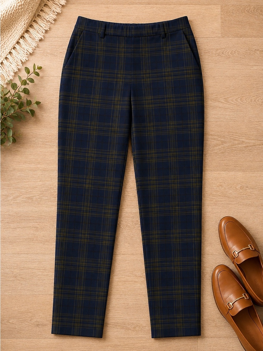 NWOT Uniqlo Navy and Olive Plaid Pull On Slimming Pants XL